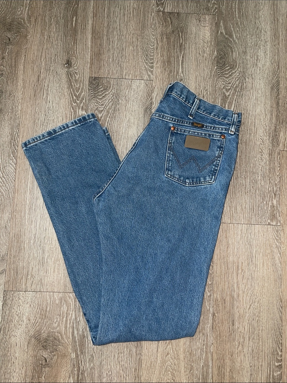 Wrangler 36 x 36 Men's 100% cotton
Denim Jeans in Medium Blue pants